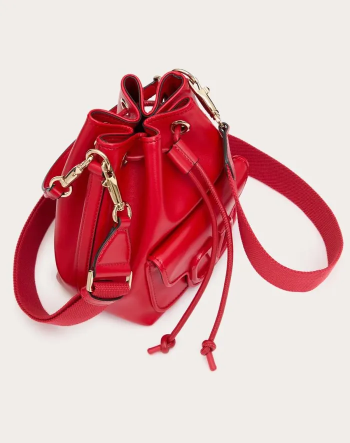 Valentino Shoulder Bags Woman Valentino Garavani Loc Calfskin Bucket Bag For Woman In Ivory Ivory Valentino Shoulder Bags Woman Valentino Garavani Loc Calfskin Bucket Bag For Woman In Ivory Ivory