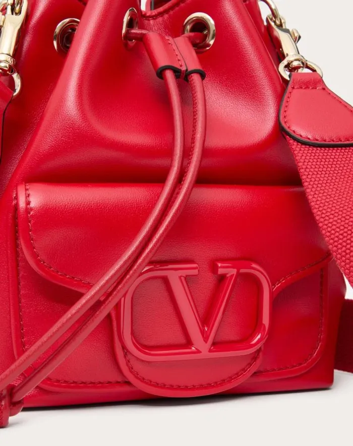 Valentino Shoulder Bags Woman Valentino Garavani Loc Calfskin Bucket Bag For Woman In Ivory Ivory Valentino Shoulder Bags Woman Valentino Garavani Loc Calfskin Bucket Bag For Woman In Ivory Ivory