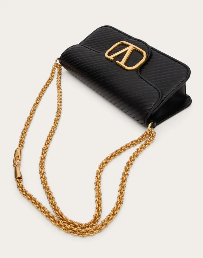 Valentino Shoulder Bags Woman Valentino Garavani Loc Shoulder Bag In Pleated Nappa For Woman In Ivory Ivory Valentino Shoulder Bags Woman Valentino Garavani Loc Shoulder Bag In Pleated Nappa For Woman In Ivory Ivory