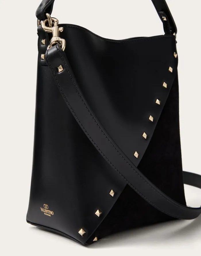 Valentino Shoulder Bags Woman Valentino Garavani Valentino Garavani Rockstud Wispy Bucket Bag In Calfskin And Suede For Woman In Black Black Valentino Shoulder Bags Woman Valentino Garavani Valentino Garavani Rockstud Wispy Bucket Bag In Calfskin And Suede For Woman In Black Black