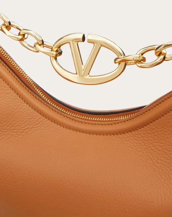 Valentino Shoulder Bags Woman Vlogo Moon Medium Grainy Calfskin Hobo Bag With Chain For Woman In Clay Clay Valentino Shoulder Bags Woman Vlogo Moon Medium Grainy Calfskin Hobo Bag With Chain For Woman In Clay Clay