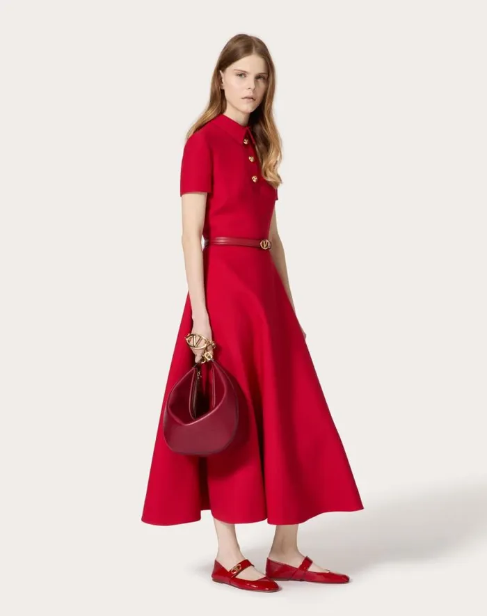 Valentino Shoulder Bags Woman Vlogo Moon Medium Grainy Calfskin Hobo Bag With Chain For Woman In Clay Clay Valentino Shoulder Bags Woman Vlogo Moon Medium Grainy Calfskin Hobo Bag With Chain For Woman In Clay Clay