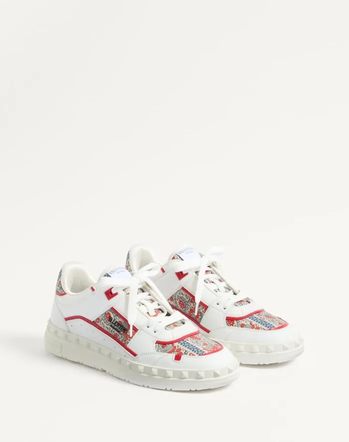 Valentino Sneakers Man Freedots Lowtop Sneaker In Calfskin And Voyage Imaginaire Fabric For Man In Whitemulticolorcoral Whitemulticolorcoral Valentino Sneakers Man Freedots Lowtop Sneaker In Calfskin And Voyage Imaginaire Fabric For Man In Whitemulticolorcoral Whitemulticolorcoral
