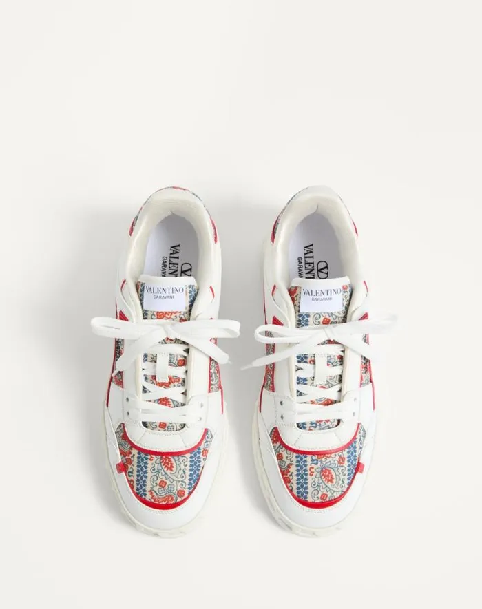Valentino Sneakers Man Freedots Lowtop Sneaker In Calfskin And Voyage Imaginaire Fabric For Man In Whitemulticolorcoral Whitemulticolorcoral Valentino Sneakers Man Freedots Lowtop Sneaker In Calfskin And Voyage Imaginaire Fabric For Man In Whitemulticolorcoral Whitemulticolorcoral