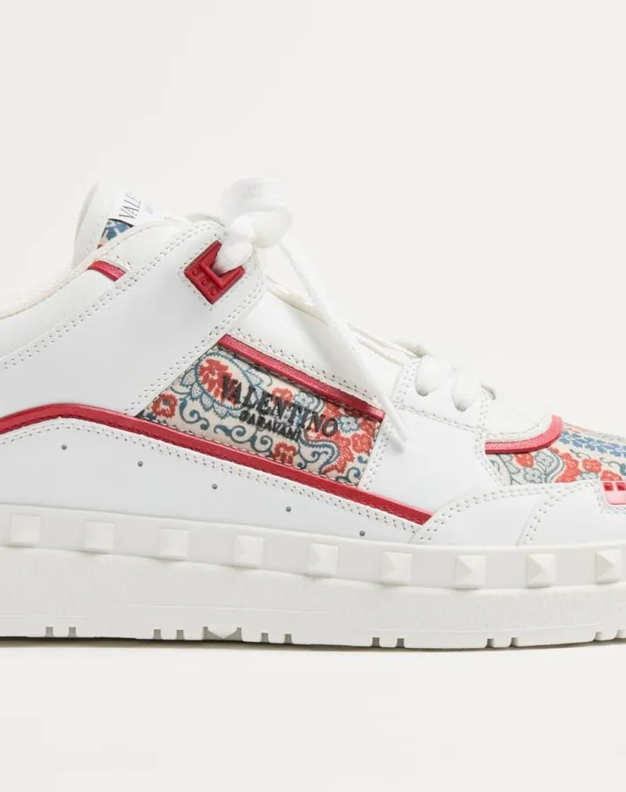 Valentino Sneakers Man Freedots Lowtop Sneaker In Calfskin And Voyage Imaginaire Fabric For Man In Whitemulticolorcoral Whitemulticolorcoral Valentino Sneakers Man Freedots Lowtop Sneaker In Calfskin And Voyage Imaginaire Fabric For Man In Whitemulticolorcoral Whitemulticolorcoral
