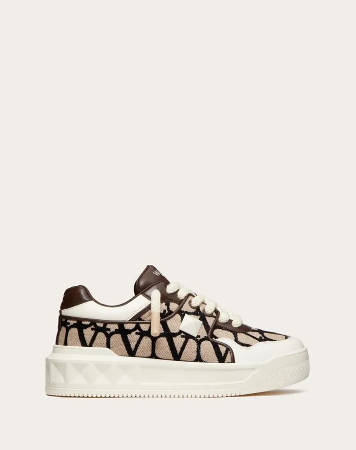 Valentino Sneakers Man One Stud Xl Lowtop Sneaker In Nappa Leather And Toile Iconographe Fabric For Man In Beigeblack Beigeblack Valentino Sneakers Man One Stud Xl Lowtop Sneaker In Nappa Leather And Toile Iconographe Fabric For Man In Beigeblack Beigeblack