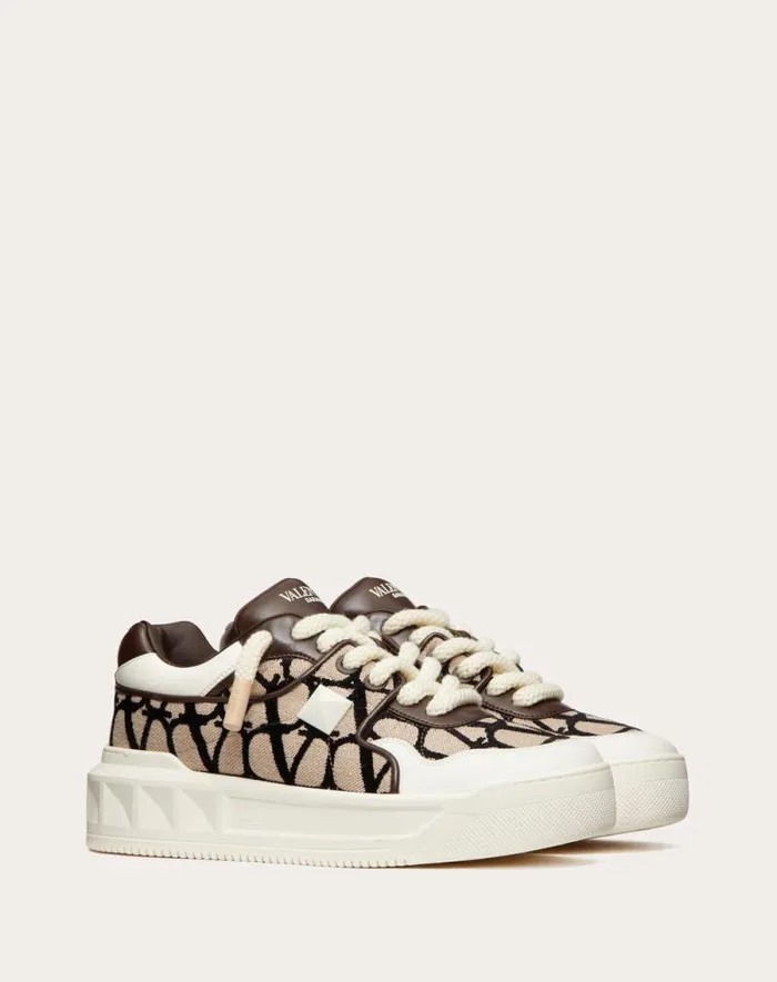 Valentino Sneakers Man One Stud Xl Lowtop Sneaker In Nappa Leather And Toile Iconographe Fabric For Man In Beigeblack Beigeblack Valentino Sneakers Man One Stud Xl Lowtop Sneaker In Nappa Leather And Toile Iconographe Fabric For Man In Beigeblack Beigeblack