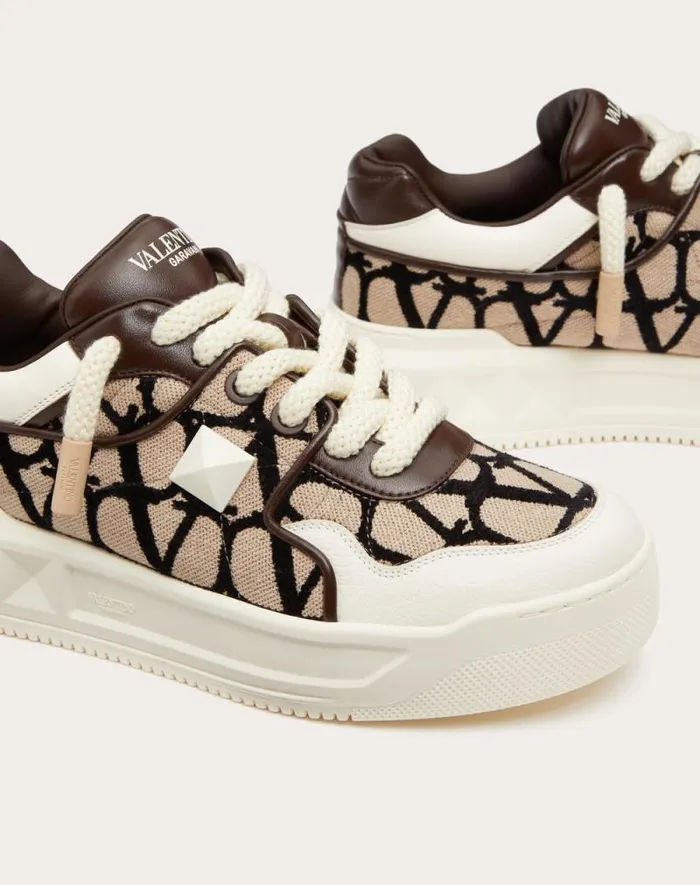 Valentino Sneakers Man One Stud Xl Lowtop Sneaker In Nappa Leather And Toile Iconographe Fabric For Man In Beigeblack Beigeblack Valentino Sneakers Man One Stud Xl Lowtop Sneaker In Nappa Leather And Toile Iconographe Fabric For Man In Beigeblack Beigeblack