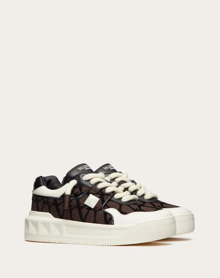 Valentino Sneakers Man One Stud Xl Lowtop Sneaker In Nappa Leather And Toile Iconographe Fabric For Man In Beigeblack Beigeblack Valentino Sneakers Man One Stud Xl Lowtop Sneaker In Nappa Leather And Toile Iconographe Fabric For Man In Beigeblack Beigeblack