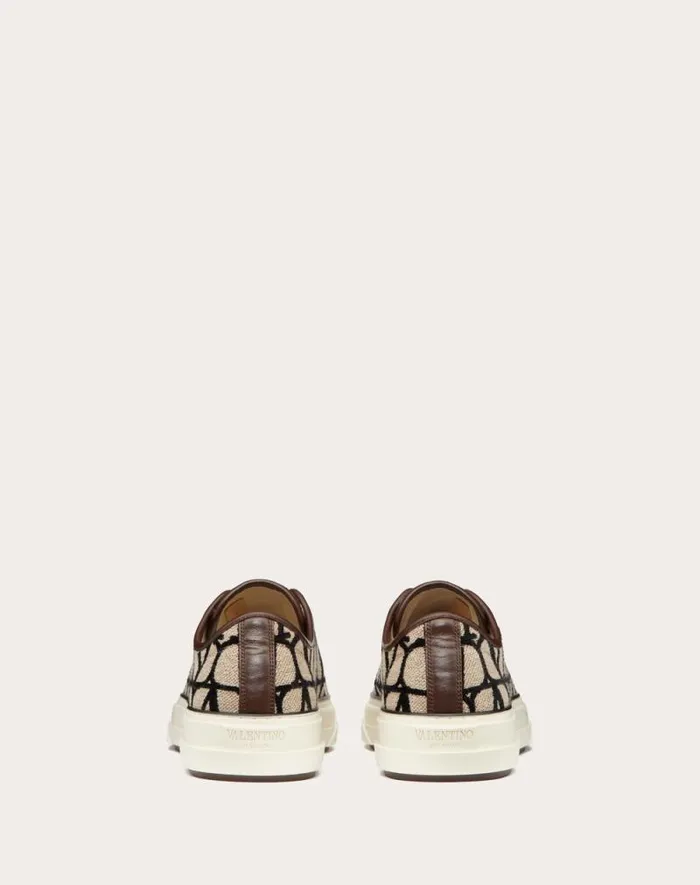 Valentino Sneakers Man Toile Iconographe Totaloop Lowtop Sneaker For Man In Beigeblack Beigeblack Valentino Sneakers Man Toile Iconographe Totaloop Lowtop Sneaker For Man In Beigeblack Beigeblack