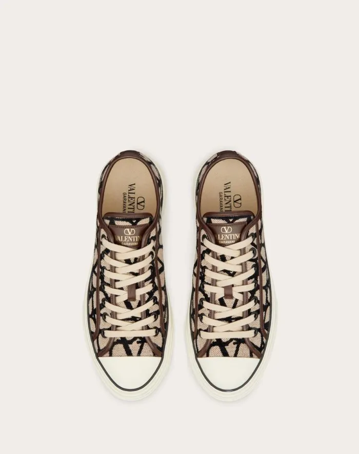 Valentino Sneakers Man Toile Iconographe Totaloop Lowtop Sneaker For Man In Beigeblack Beigeblack Valentino Sneakers Man Toile Iconographe Totaloop Lowtop Sneaker For Man In Beigeblack Beigeblack