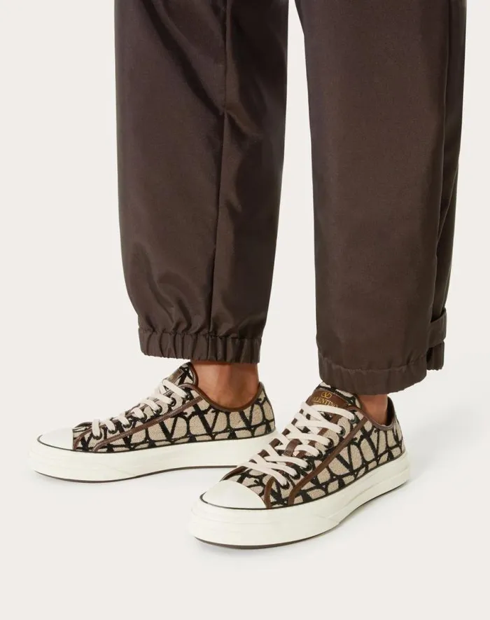 Valentino Sneakers Man Toile Iconographe Totaloop Lowtop Sneaker For Man In Beigeblack Beigeblack Valentino Sneakers Man Toile Iconographe Totaloop Lowtop Sneaker For Man In Beigeblack Beigeblack