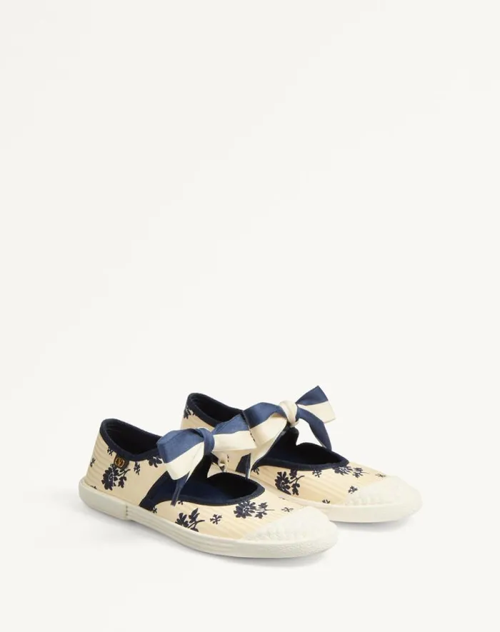 Valentino Sneakers Woman Bay By Bay Ballerina Sneakers In Papier Floral Fabric For Woman In Blueivory Blueivory Valentino Sneakers Woman Bay By Bay Ballerina Sneakers In Papier Floral Fabric For Woman In Blueivory Blueivory