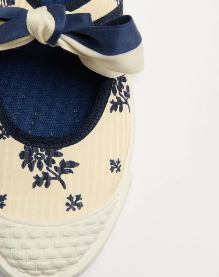 Valentino Sneakers Woman Bay By Bay Ballerina Sneakers In Papier Floral Fabric For Woman In Blueivory Blueivory Valentino Sneakers Woman Bay By Bay Ballerina Sneakers In Papier Floral Fabric For Woman In Blueivory Blueivory