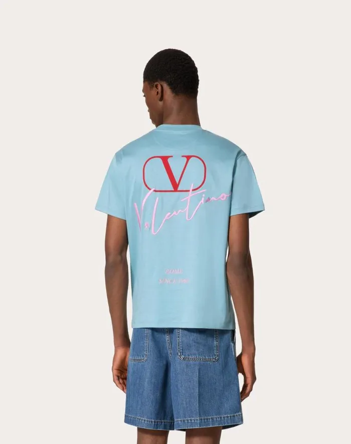 Valentino Tshirts And Sweatshirts Man Valentino Embroidery And Vlogo Signature Print Cotton Tshirt For Man In White White Valentino Tshirts And Sweatshirts Man Valentino Embroidery And Vlogo Signature Print Cotton Tshirt For Man In White White
