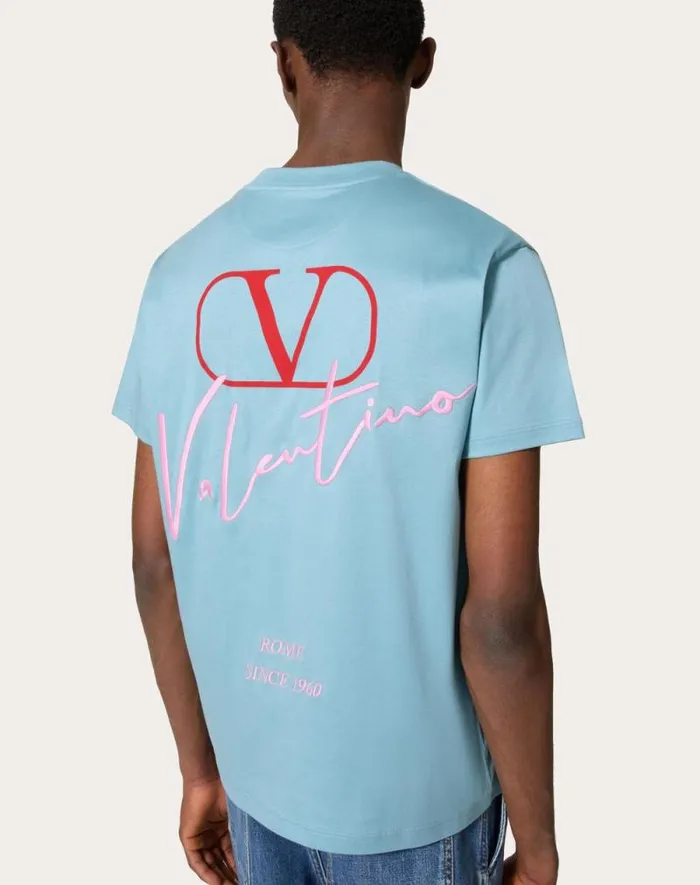 Valentino Tshirts And Sweatshirts Man Valentino Embroidery And Vlogo Signature Print Cotton Tshirt For Man In White White Valentino Tshirts And Sweatshirts Man Valentino Embroidery And Vlogo Signature Print Cotton Tshirt For Man In White White
