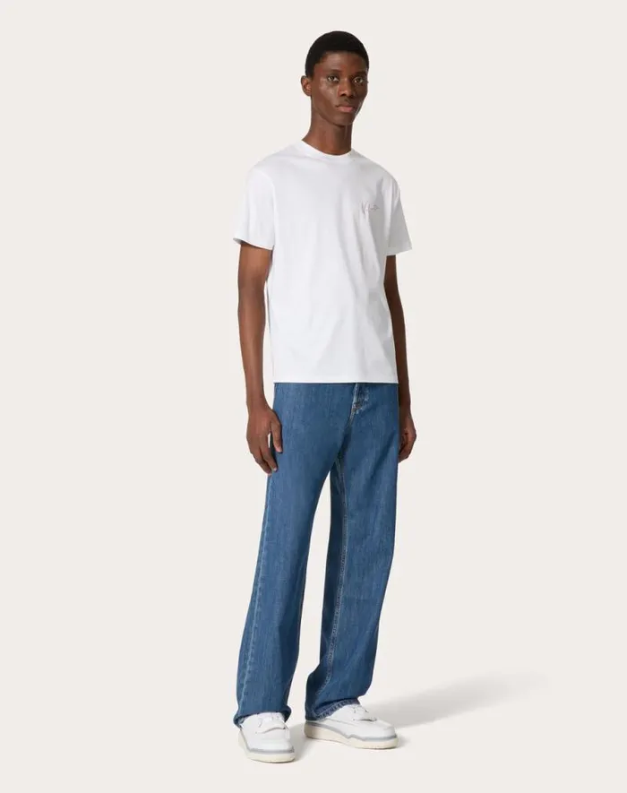 Valentino Tshirts And Sweatshirts Man Valentino Embroidery And Vlogo Signature Print Cotton Tshirt For Man In White White Valentino Tshirts And Sweatshirts Man Valentino Embroidery And Vlogo Signature Print Cotton Tshirt For Man In White White