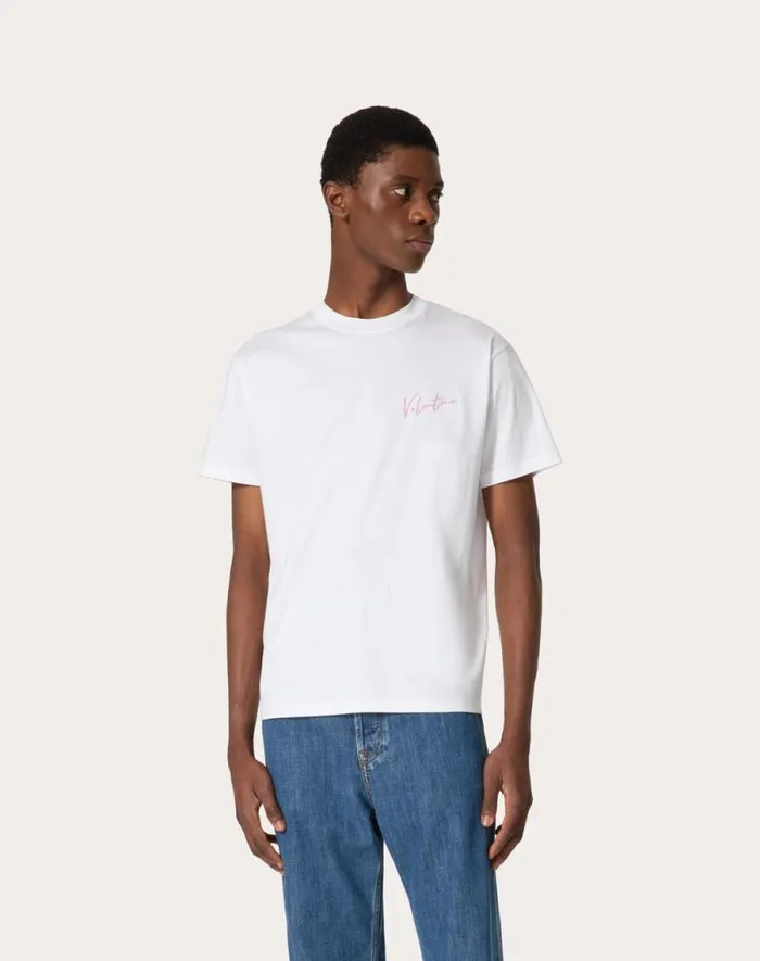 Valentino Tshirts And Sweatshirts Man Valentino Embroidery And Vlogo Signature Print Cotton Tshirt For Man In White White Valentino Tshirts And Sweatshirts Man Valentino Embroidery And Vlogo Signature Print Cotton Tshirt For Man In White White