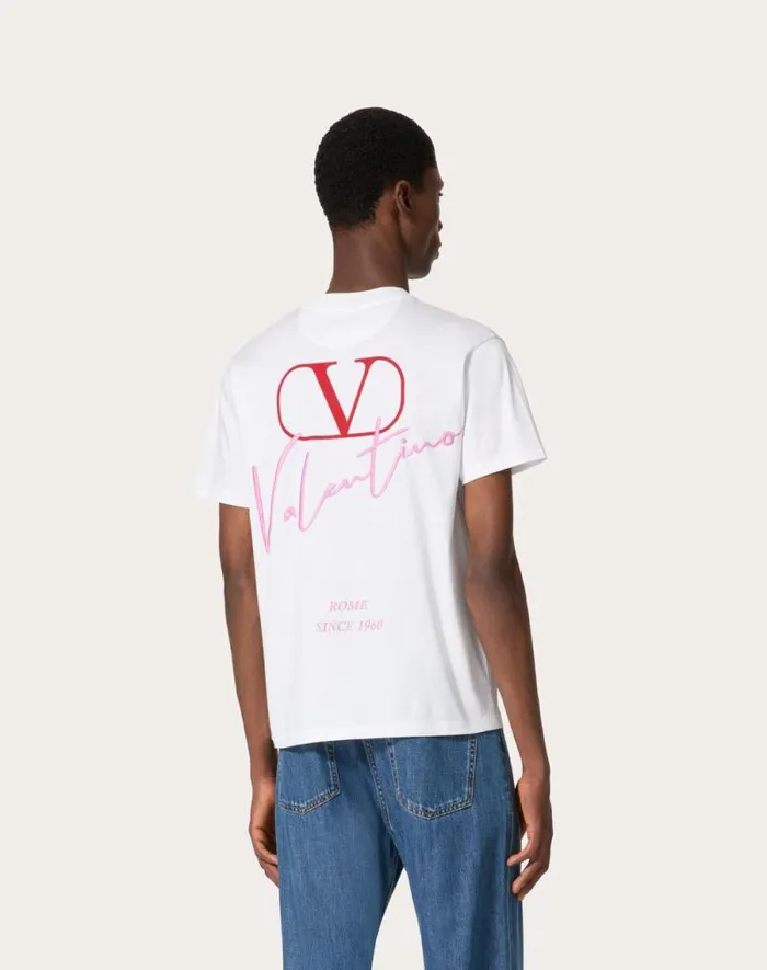 Valentino Tshirts And Sweatshirts Man Valentino Embroidery And Vlogo Signature Print Cotton Tshirt For Man In White White Valentino Tshirts And Sweatshirts Man Valentino Embroidery And Vlogo Signature Print Cotton Tshirt For Man In White White