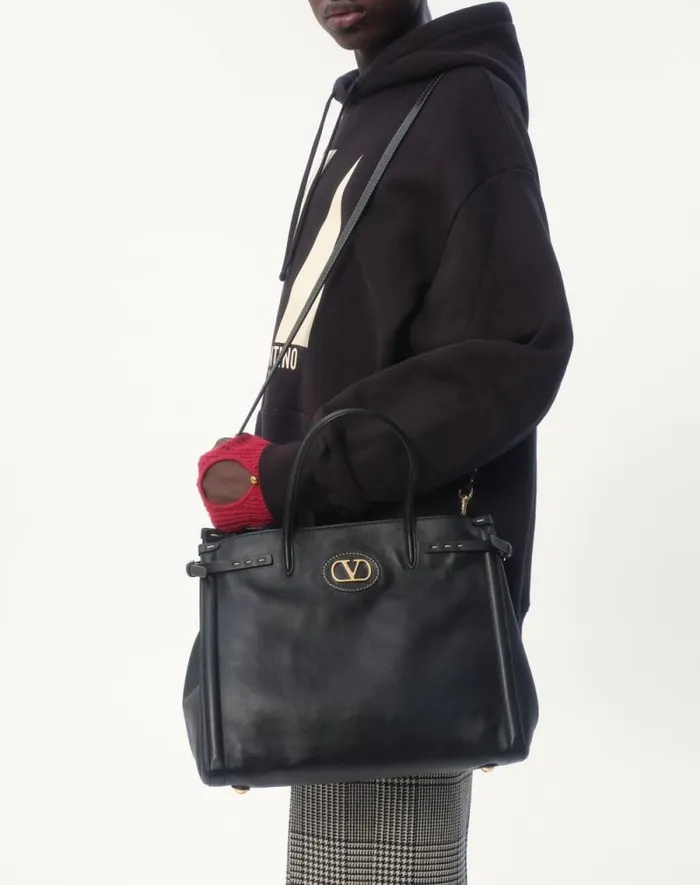 Valentino Totes Man Valentino Garavani Antibes Medium Leather Shopping Bag For Man In Black Black Valentino Totes Man Valentino Garavani Antibes Medium Leather Shopping Bag For Man In Black Black