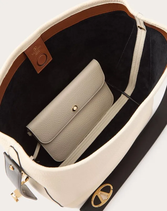 Valentino Totes Woman Valentino Garavani Locker Shopping Bag In Nappa For Woman In Ivory Ivory Valentino Totes Woman Valentino Garavani Locker Shopping Bag In Nappa For Woman In Ivory Ivory