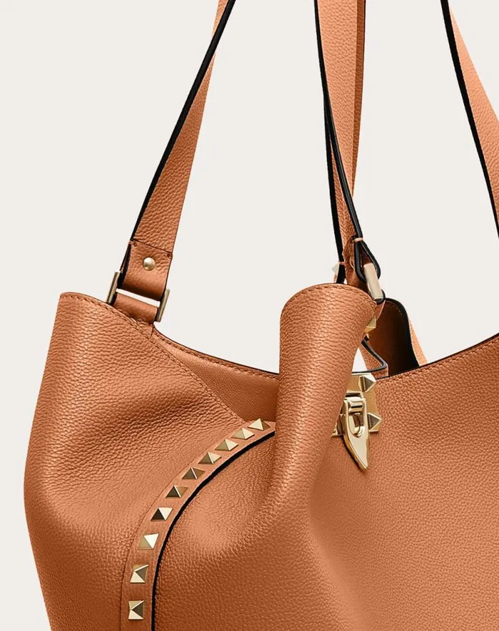 Valentino Totes Woman Valentino Garavani Rockstud Shopping Bag In Grainy Calfskin For Woman In Almond Almond Valentino Totes Woman Valentino Garavani Rockstud Shopping Bag In Grainy Calfskin For Woman In Almond Almond