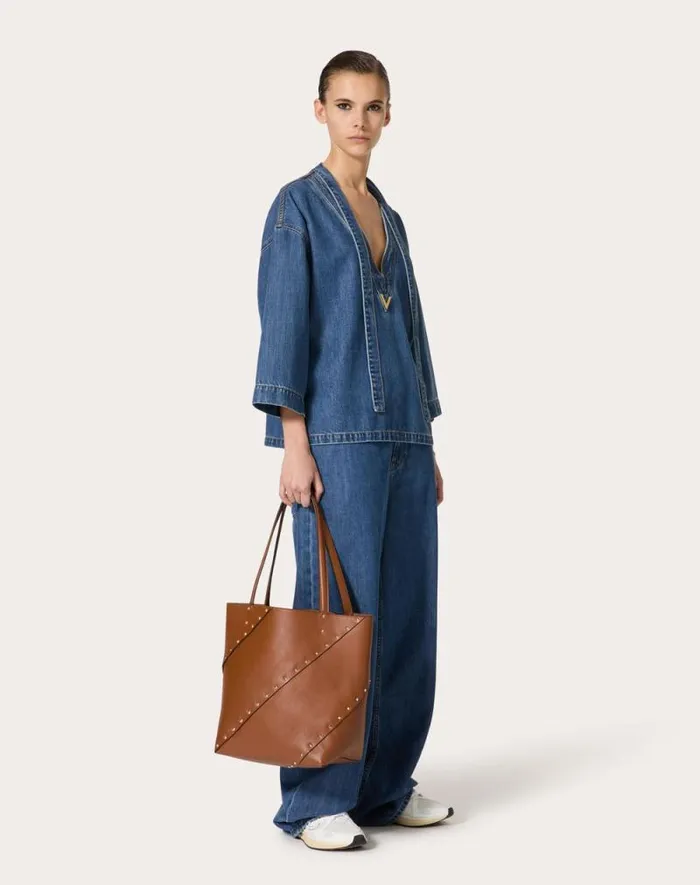 Valentino Totes Woman Valentino Garavani Valentino Garavani Rockstud Wispy Shopping Bag In Calfskin For Woman In Ivory Ivory Valentino Totes Woman Valentino Garavani Valentino Garavani Rockstud Wispy Shopping Bag In Calfskin For Woman In Ivory Ivory