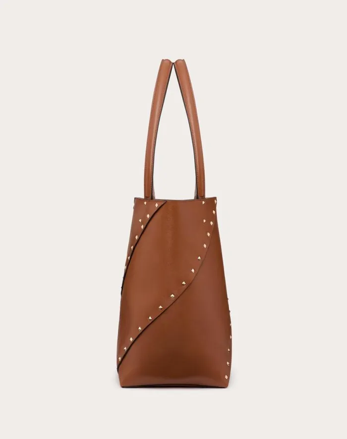 Valentino Totes Woman Valentino Garavani Valentino Garavani Rockstud Wispy Shopping Bag In Calfskin For Woman In Ivory Ivory Valentino Totes Woman Valentino Garavani Valentino Garavani Rockstud Wispy Shopping Bag In Calfskin For Woman In Ivory Ivory