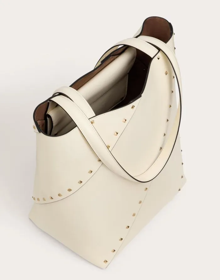Valentino Totes Woman Valentino Garavani Valentino Garavani Rockstud Wispy Shopping Bag In Calfskin For Woman In Ivory Ivory Valentino Totes Woman Valentino Garavani Valentino Garavani Rockstud Wispy Shopping Bag In Calfskin For Woman In Ivory Ivory