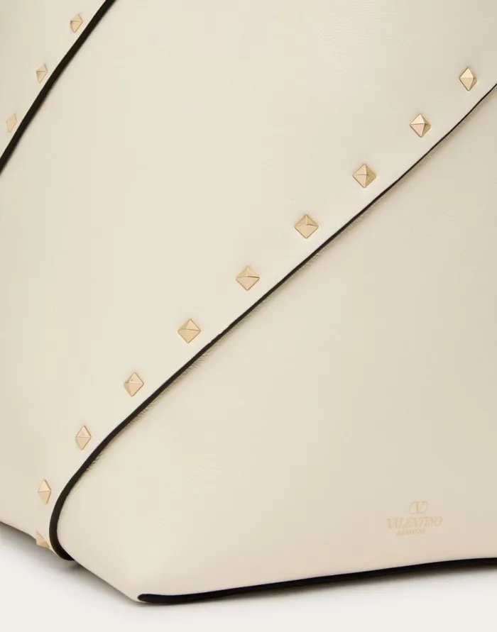 Valentino Totes Woman Valentino Garavani Valentino Garavani Rockstud Wispy Shopping Bag In Calfskin For Woman In Ivory Ivory Valentino Totes Woman Valentino Garavani Valentino Garavani Rockstud Wispy Shopping Bag In Calfskin For Woman In Ivory Ivory