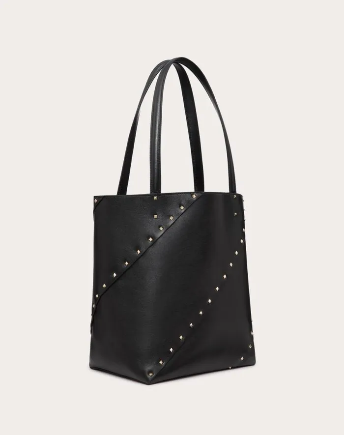 Valentino Totes Woman Valentino Garavani Valentino Garavani Rockstud Wispy Shopping Bag In Calfskin For Woman In Ivory Ivory Valentino Totes Woman Valentino Garavani Valentino Garavani Rockstud Wispy Shopping Bag In Calfskin For Woman In Ivory Ivory