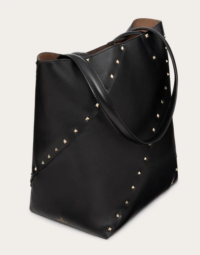 Valentino Totes Woman Valentino Garavani Valentino Garavani Rockstud Wispy Shopping Bag In Calfskin For Woman In Ivory Ivory Valentino Totes Woman Valentino Garavani Valentino Garavani Rockstud Wispy Shopping Bag In Calfskin For Woman In Ivory Ivory