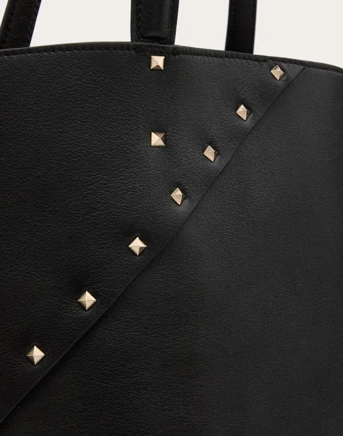 Valentino Totes Woman Valentino Garavani Valentino Garavani Rockstud Wispy Shopping Bag In Calfskin For Woman In Ivory Ivory Valentino Totes Woman Valentino Garavani Valentino Garavani Rockstud Wispy Shopping Bag In Calfskin For Woman In Ivory Ivory