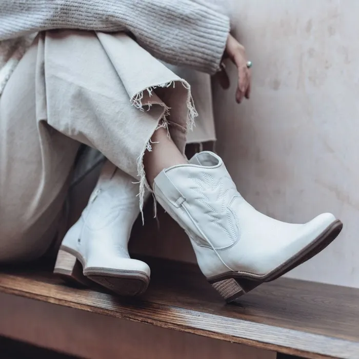 White Boots Women Moda In Pelle Bettsie Off White Leather